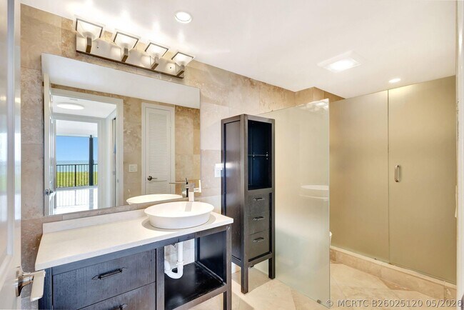 Building Photo - 400 S Beach Rd