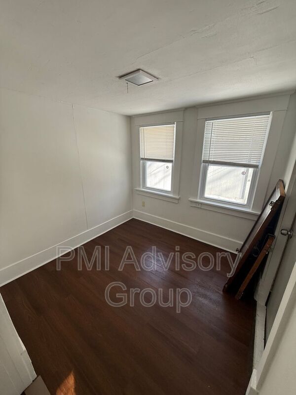 Building Photo - 1236 SW Jewell Ave