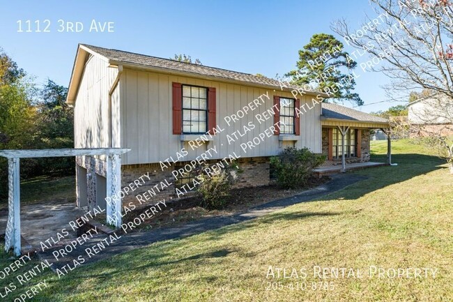 Building Photo - Newly Renovated Home in a Gorgeous Neighbo...