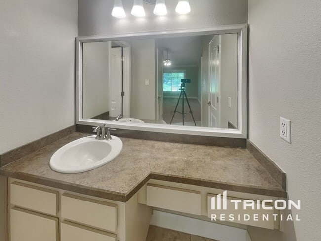 Building Photo - 17519 Willow Pond Dr