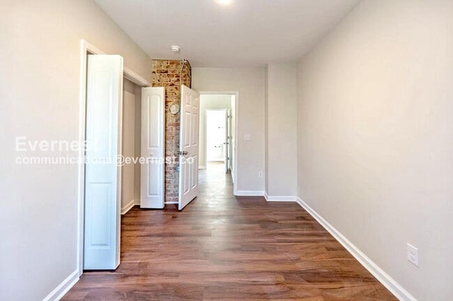 Building Photo - 115 Pine St