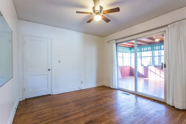 Building Photo - 2457 Jefferson Terrace