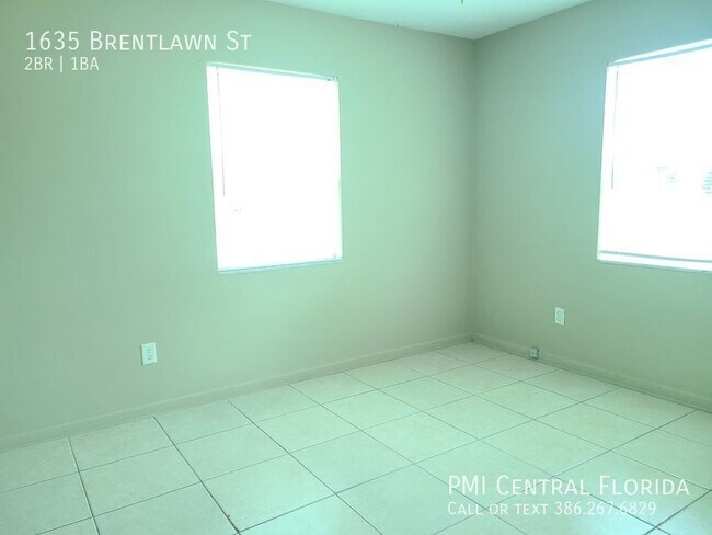 Building Photo - Deltona Bungalow
