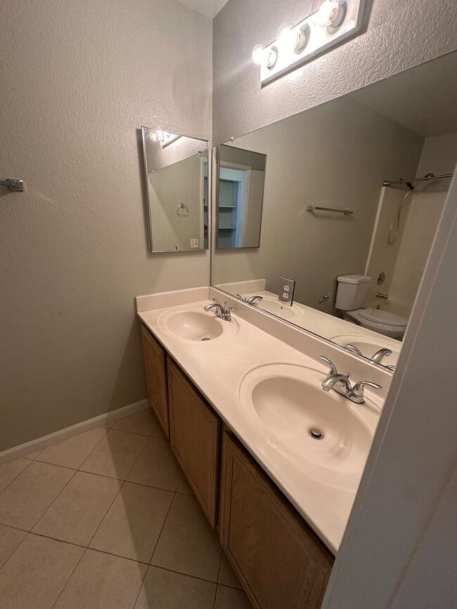 Building Photo - Beautiful 3 Bedroom 2 1/2 Bathrooms 2 Story House! Property Wont Last Long!