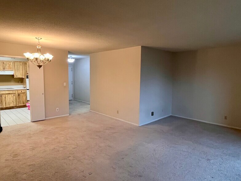 Building Photo - 8360 Greensboro Dr