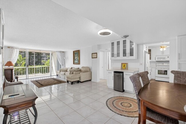 Building Photo - 3575 S Ocean Blvd