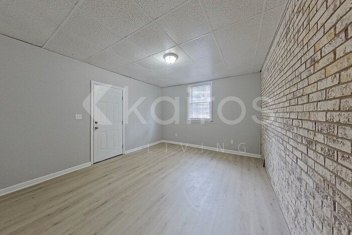Building Photo - 1822 Sedgefield St