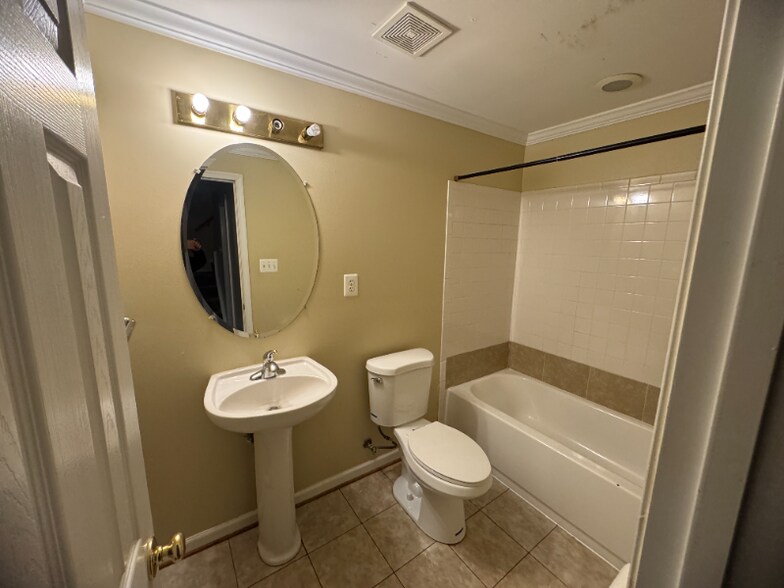 Building Photo - 3994 Mammoth Cave Loop