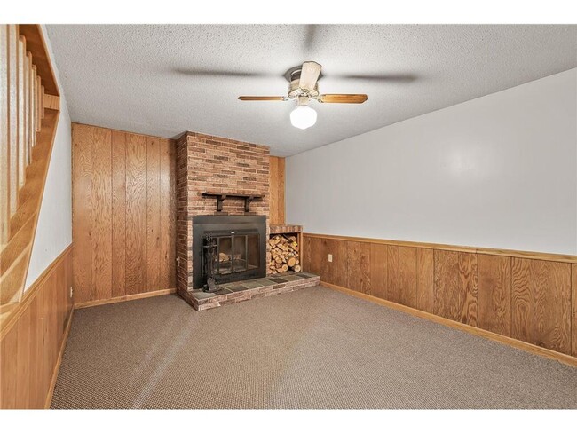 Building Photo - Classic, charming character *3Bd*2Bath*1 D...