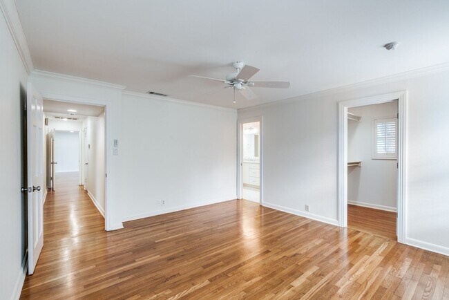 Building Photo - TERRELL HILLS 3-BEDROOM, SINGLE STORY