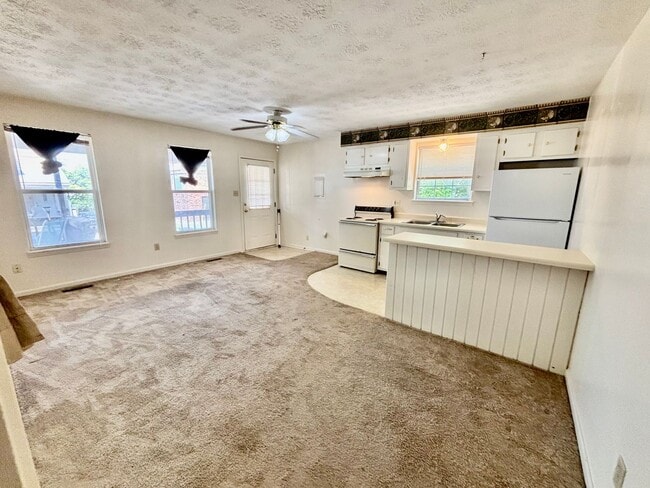 Building Photo - 2 Bedroom Near Law School!