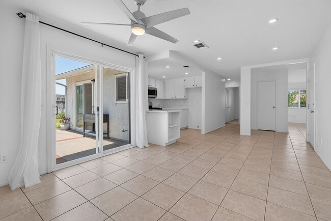 Building Photo - Charming Redlands Home