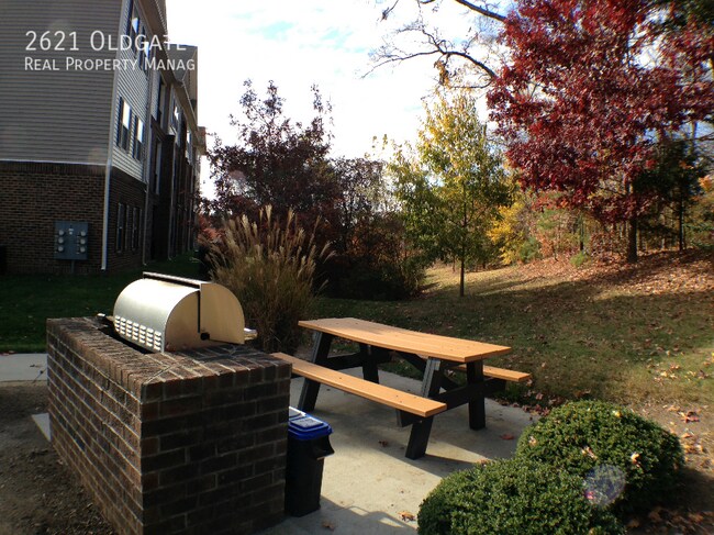 Building Photo - 2621 Oldgate Dr