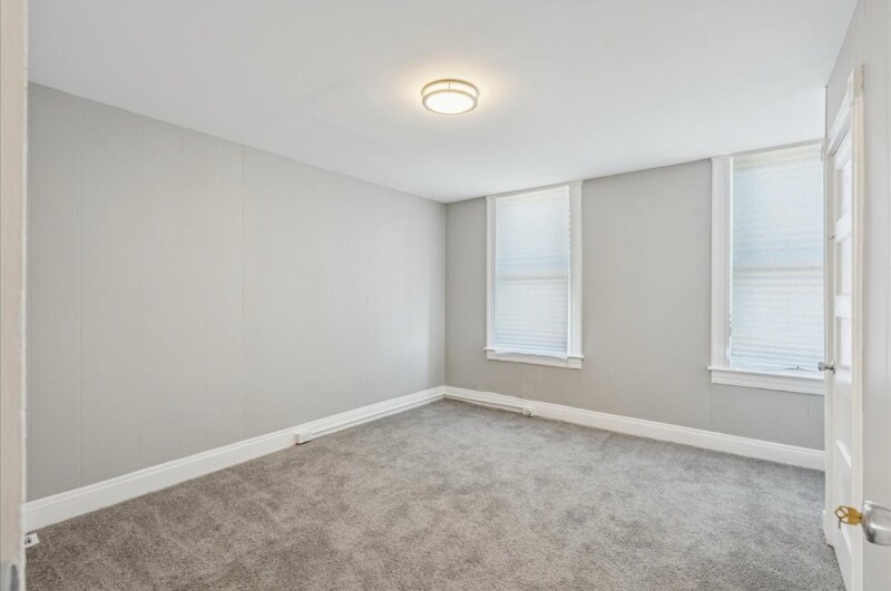 Building Photo - 30 N Abington Ave