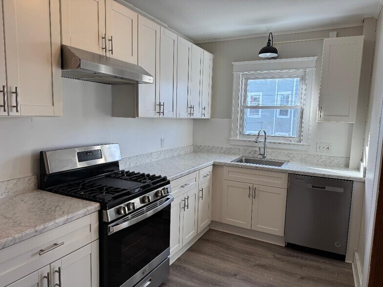 Building Photo - 868 Broadway