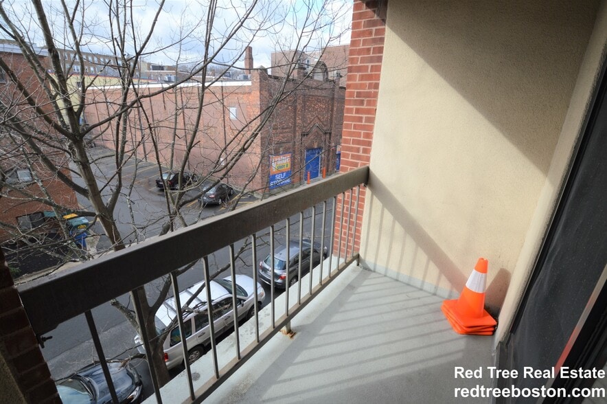 Building Photo - 85 Brainerd Rd