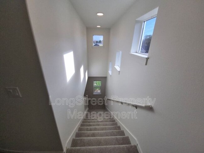 Building Photo - 4694 Finch St