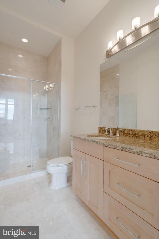 Building Photo - 8220 Crestwood Heights Dr