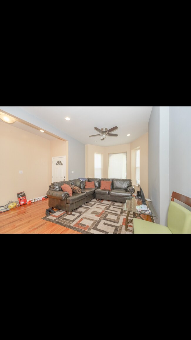 Building Photo - 4311 w Adams st