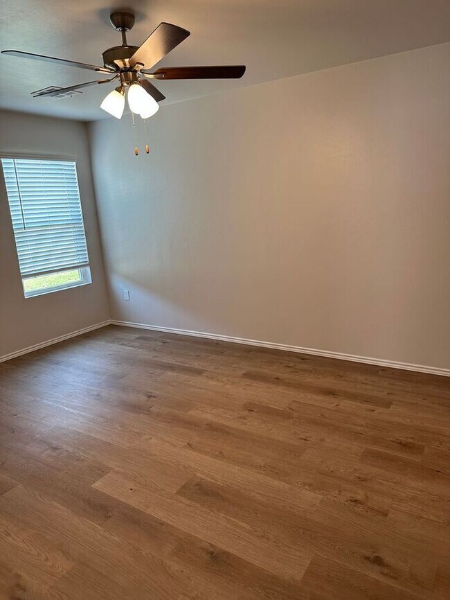 Building Photo - Make This Beautiful 3-Bedroom, 2-Bath Home with a Beautifully Landscaped Yard Your Own!