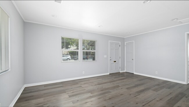 Building Photo - 7913 Milton Ave