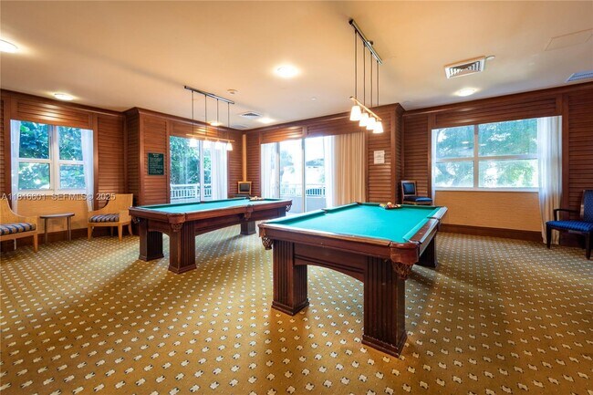 Building Photo - 19501 W Country Club Dr