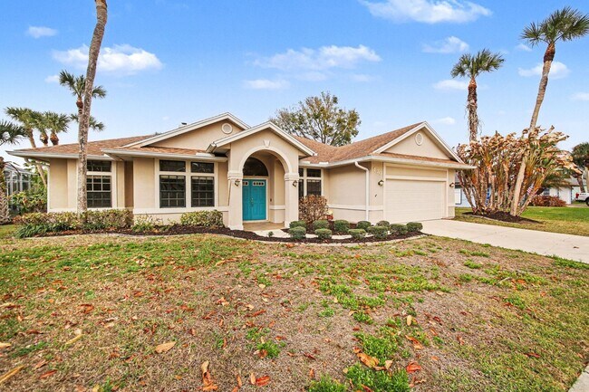 Building Photo - Canal front home!