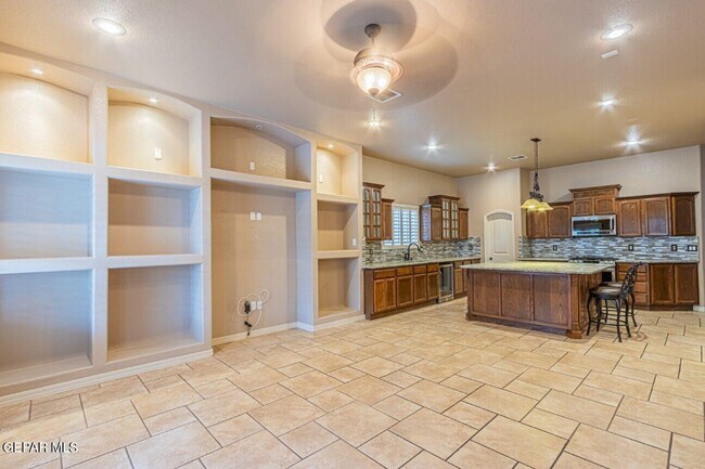 Building Photo - 3849 Tierra Campa Dr