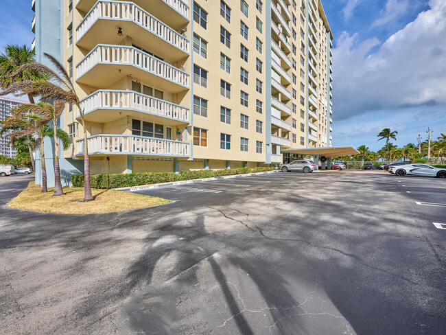 Building Photo - 305 N Pompano Beach Blvd