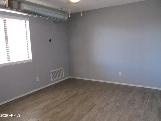 Building Photo - 1440 N Idaho Rd