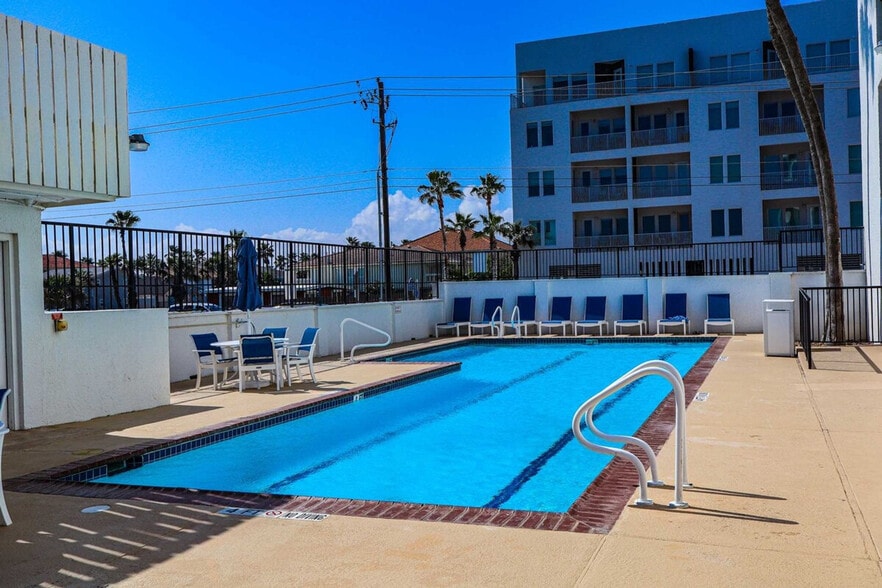 Building Photo - 4004 Gulf Blvd