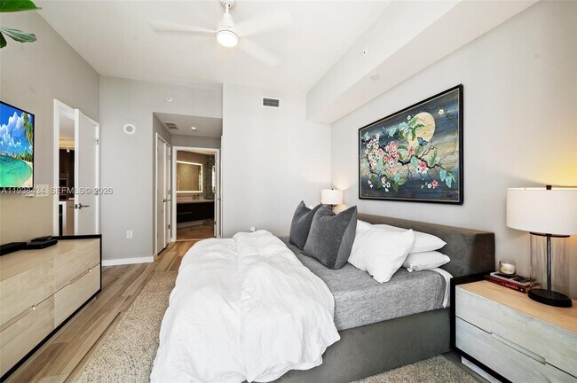 Building Photo - 851 NE 1st Ave