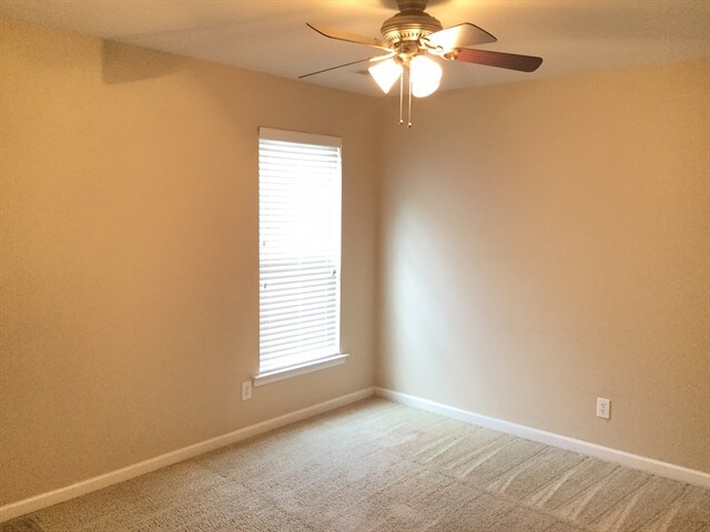 Building Photo - 10820 River Oaks Dr NW