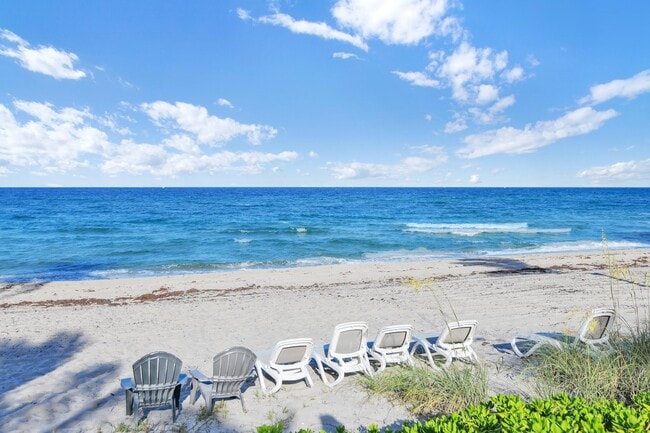 Building Photo - 1069 Hillsboro Mile