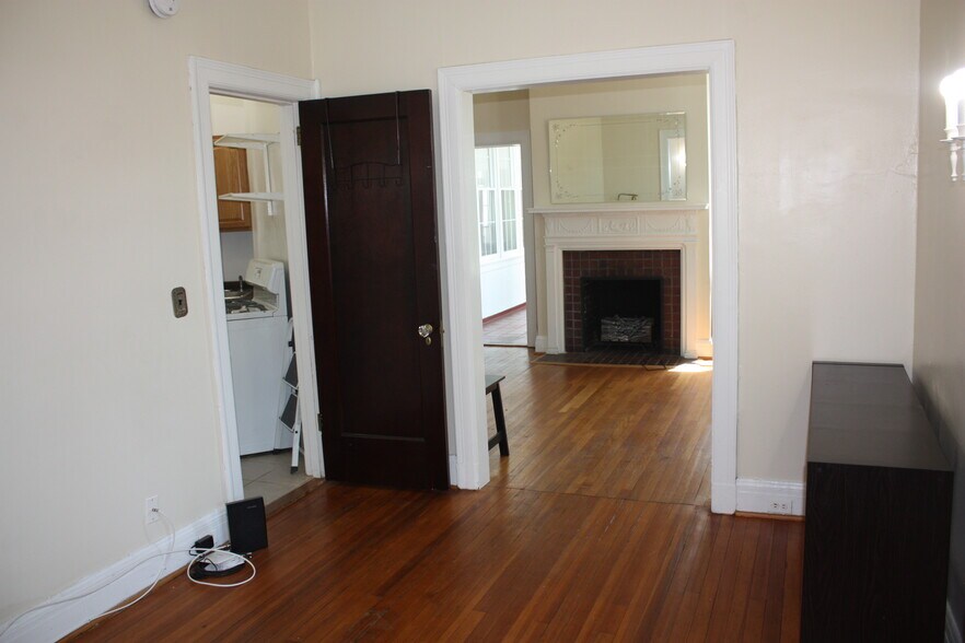 Building Photo - 3409 Greenway