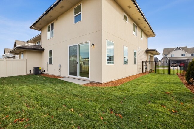 Building Photo - Move-In Ready Elegance - 4 Bedrooms! Pet Friendly!