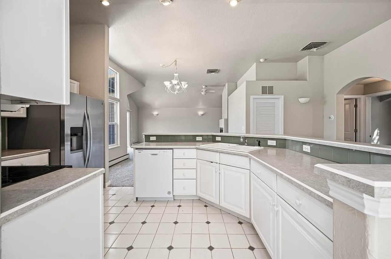 Building Photo - 712 Glen Ct