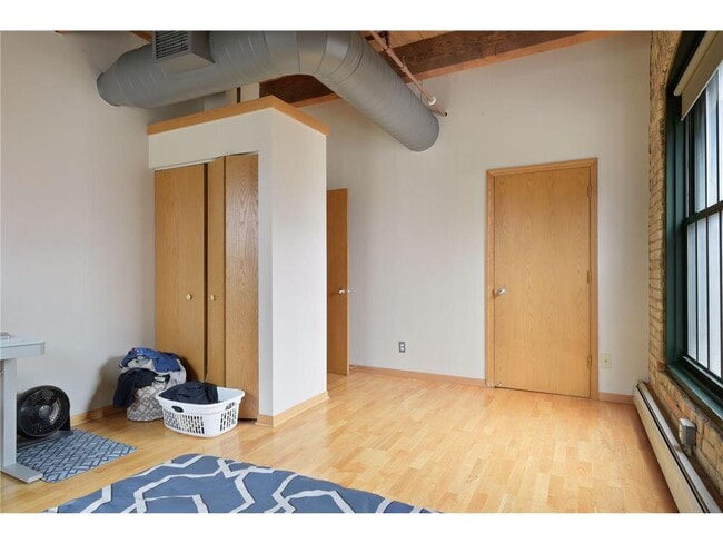 Building Photo - 400 N 1st St