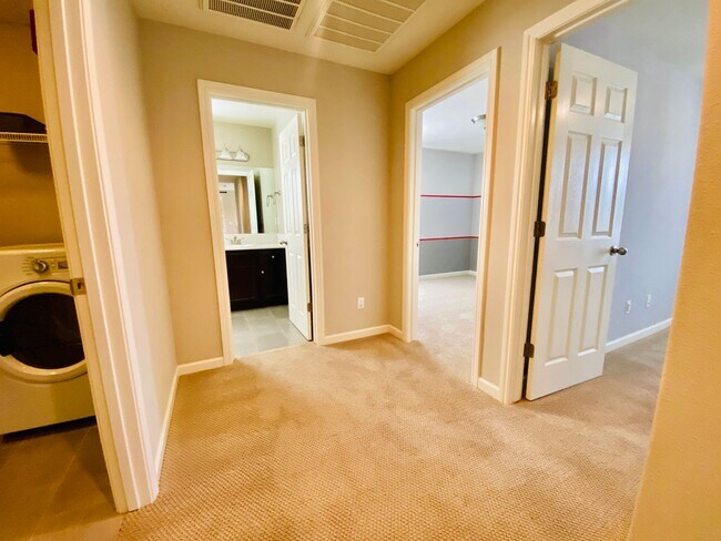 Building Photo - $2,395 Ashlan & Leonard, Beautiful 3 Bedroom - Buckingham Ave, Clovis