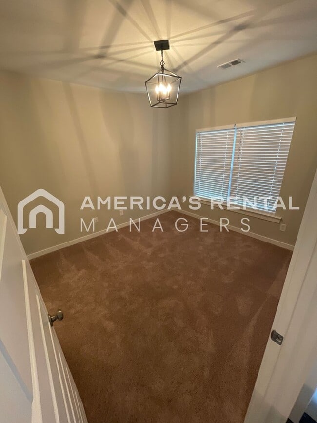 Building Photo - Home for Rent in Oak Grove, AL!!! Available to View Now!