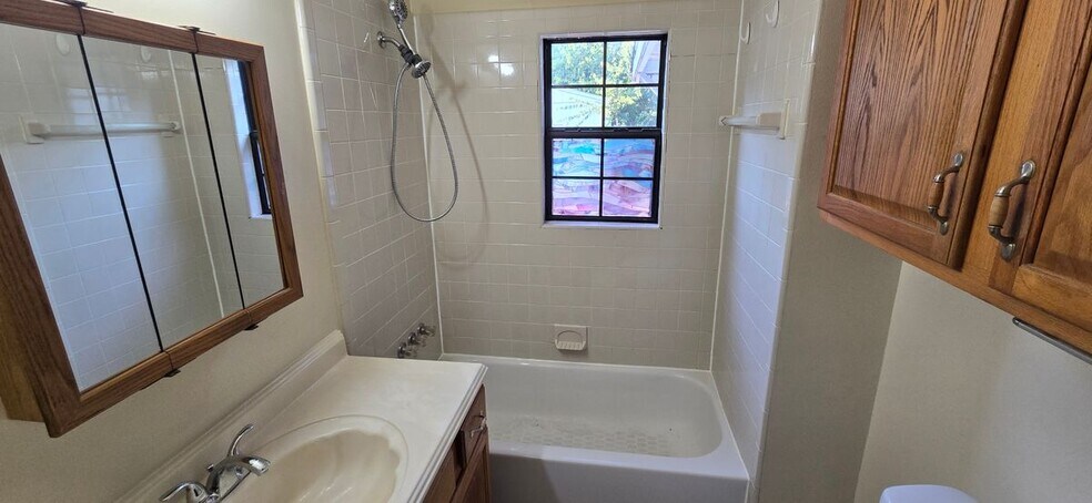 Building Photo - 5635 Millar Dr