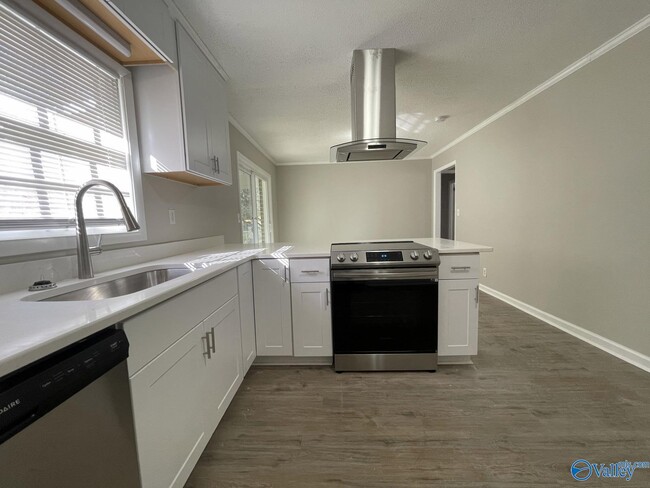 Building Photo - 4708 Lumary Dr NW