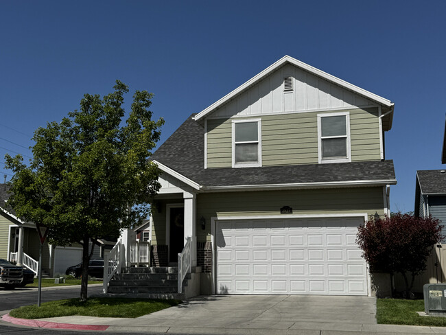 Building Photo - 2527 Olivia St