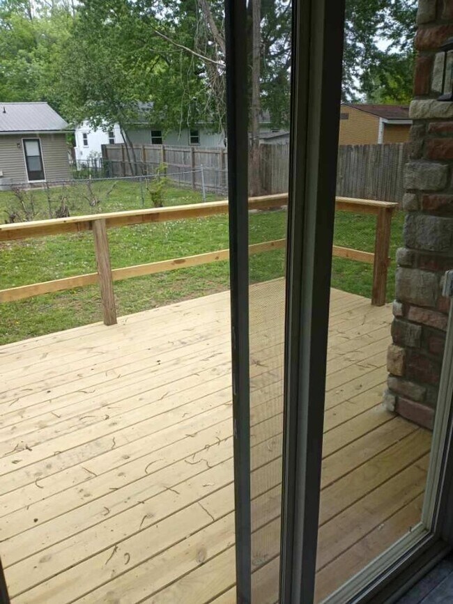Building Photo - Fully Remodeled 3 Bed / 2 Bath Home with 2-Car Garage
