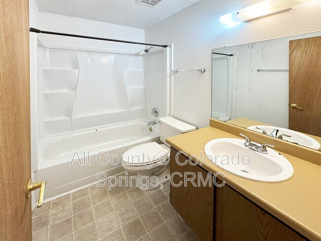 Building Photo - 347 W Iowa Ave