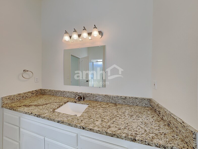 Building Photo - 956 W State St