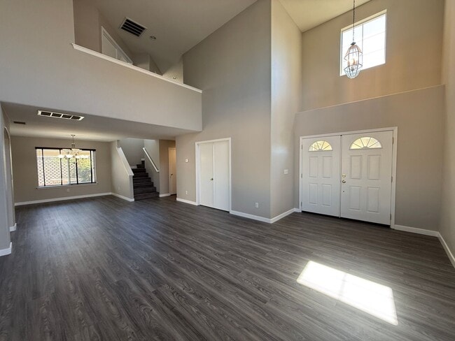 Building Photo - Beautiful River Oaks Large Two Story Home With Three Car Garage