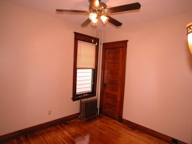 Building Photo - 208 Ontario St