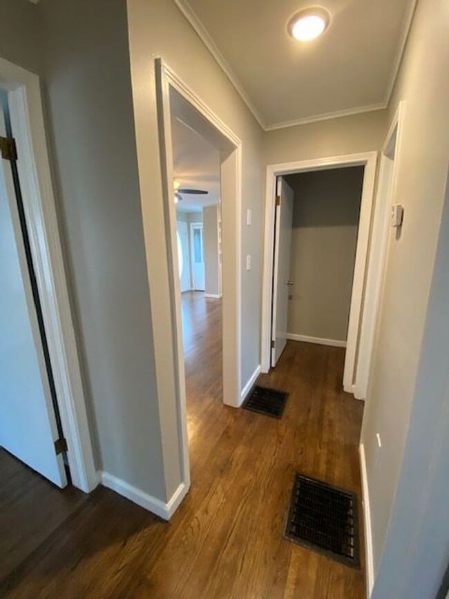 Building Photo - 3 Bed, 2 Bath Corner Lot in Tulsa!