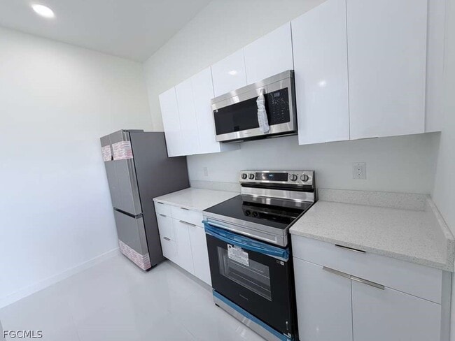 Building Photo - 477 Rayford St